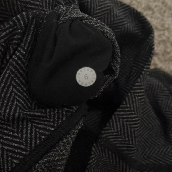 BLACK AND GREY CHEVRON LULULON LEGGING - Picture 4 of 4